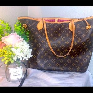 Louis Vuitton Neverfull Handbag